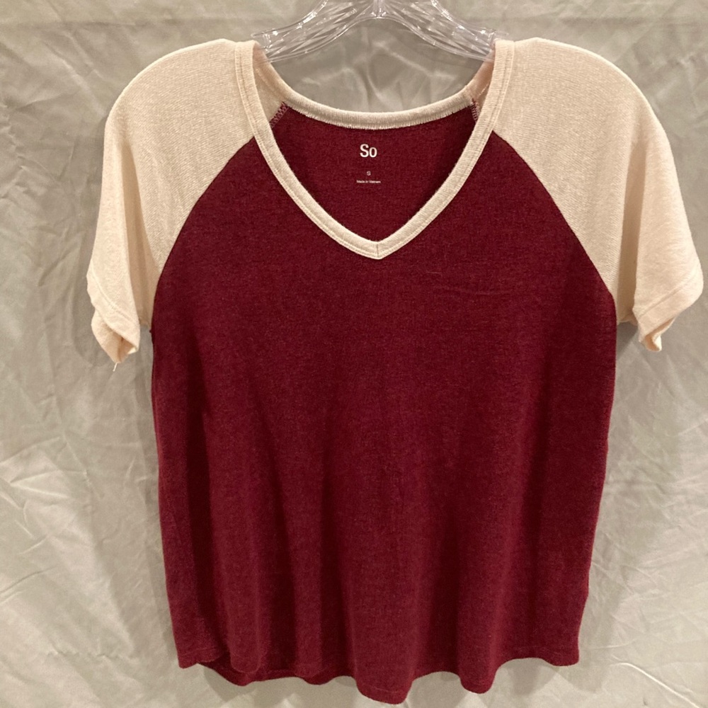 Maroon and off white color block short sleeve shirt